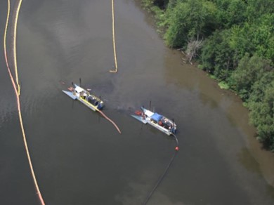using a hydraulic dredger in a river